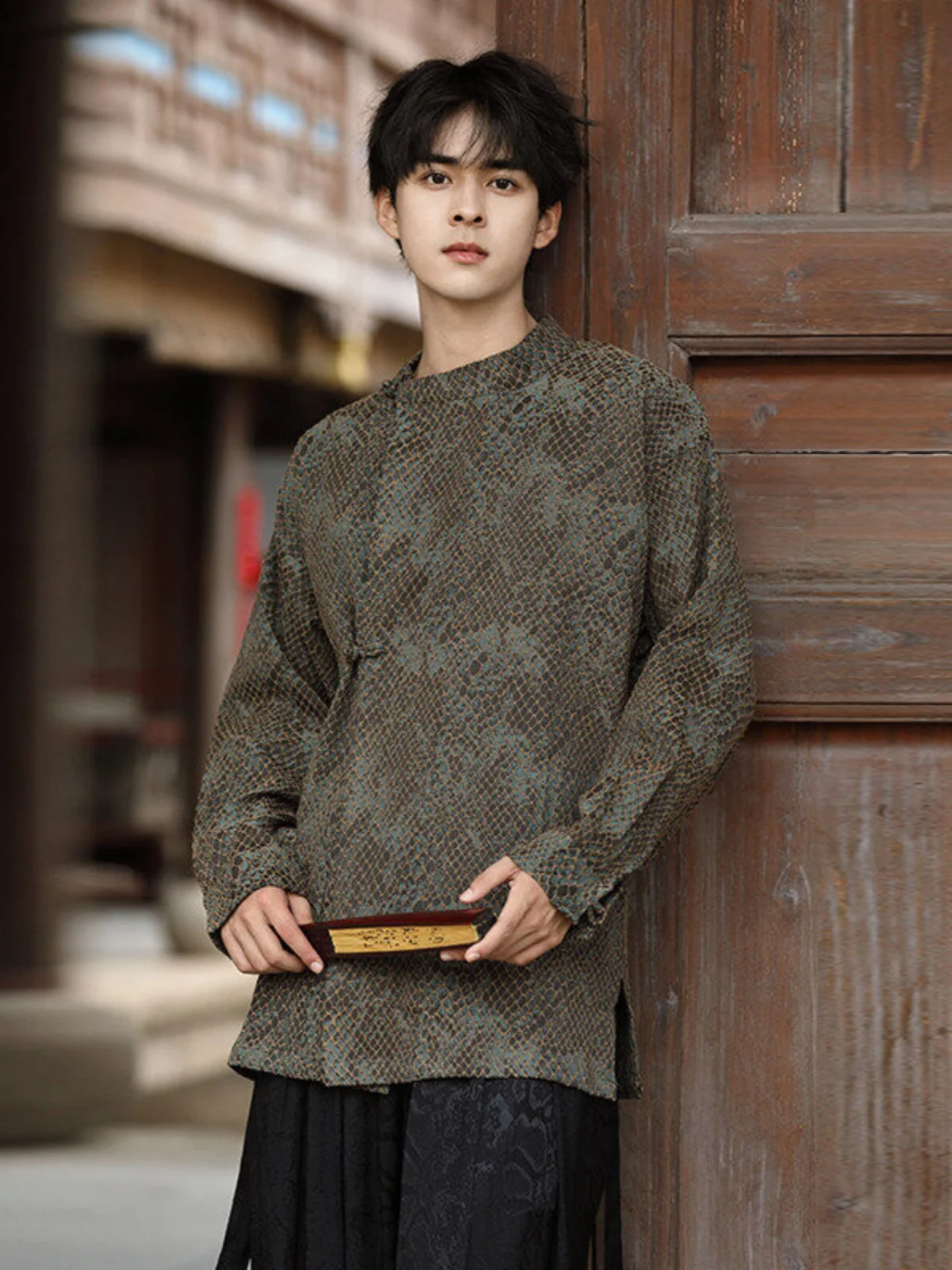 

Men's round Ne Patchwork Jaet Large Size Loose Chinese Sle Coat with Bules Snake Pattern Youth Faion Autumn Wear