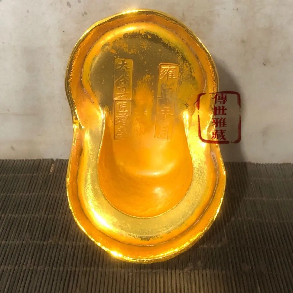 Solid Yongzheng year and month gold ingot patina, warm and delicate, aged and spicy