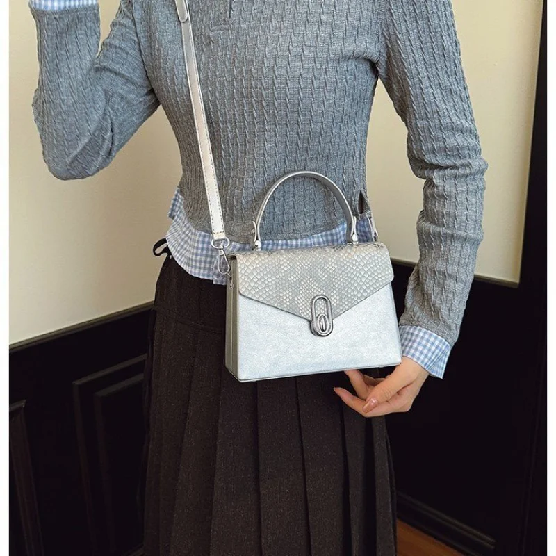 

Элегантная женская сумка из кожи с узором Begonia и элегантным повседневным винтажным легким повседневным стилем ​