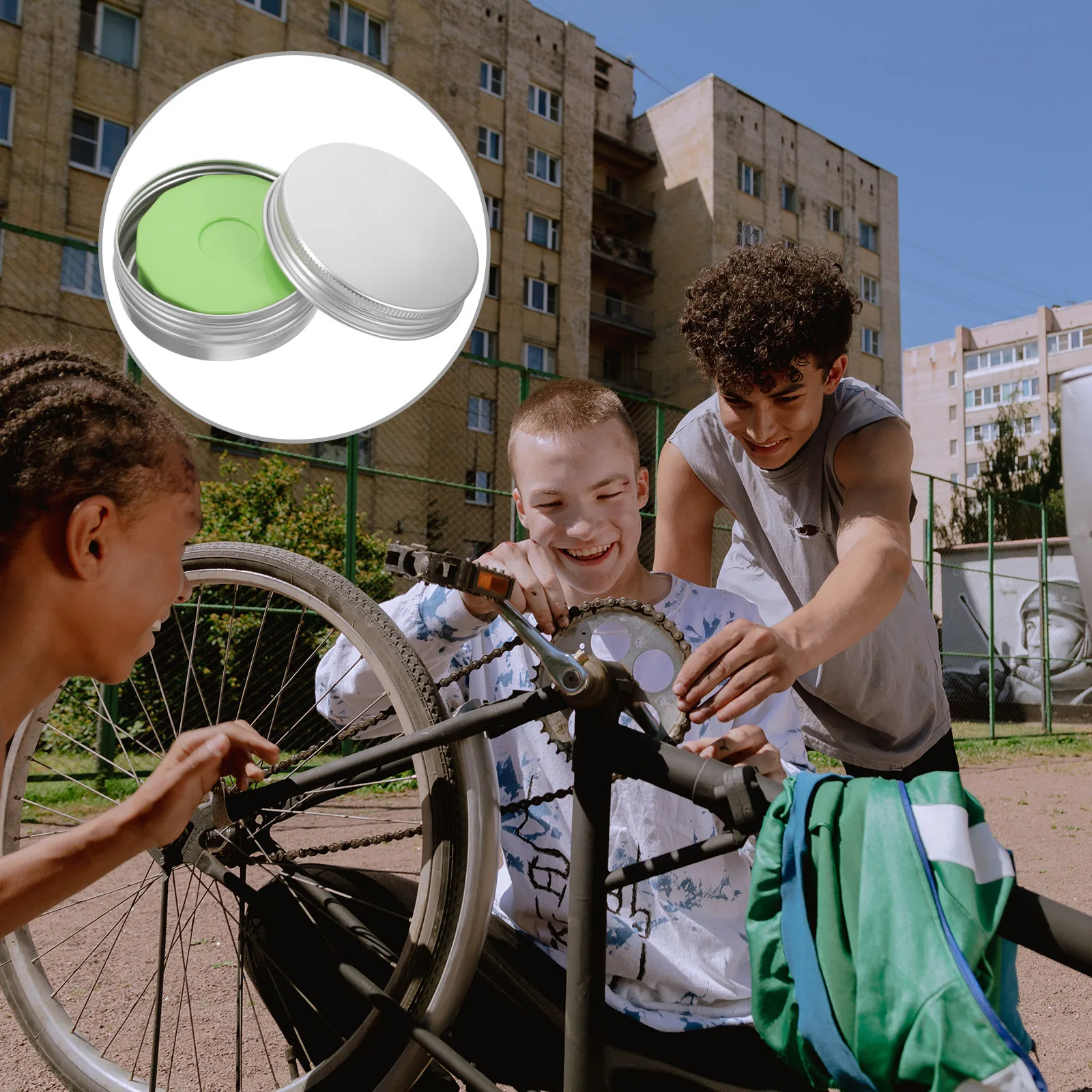 

2Pcs Cycling Maintenance Lubricator Tool Bike Chain Oil Roller Compact Lubrication Device Reusable Design for Bicycle and