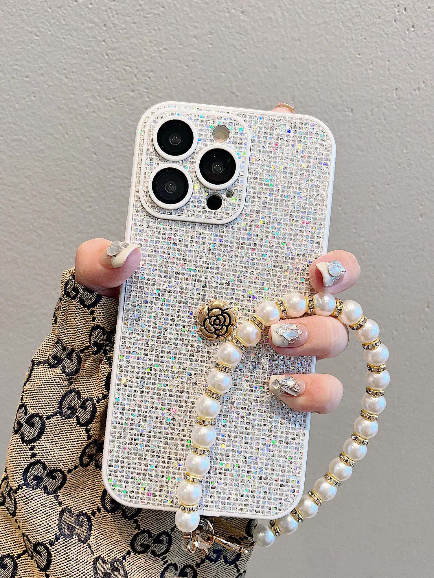 Luxury Phone Case For iPhone 16 Pro Max 14 13 12 15 Plus+ Glitter Cover for iPhone 16 13 12 11 15 14 pro max cover with Bracelet