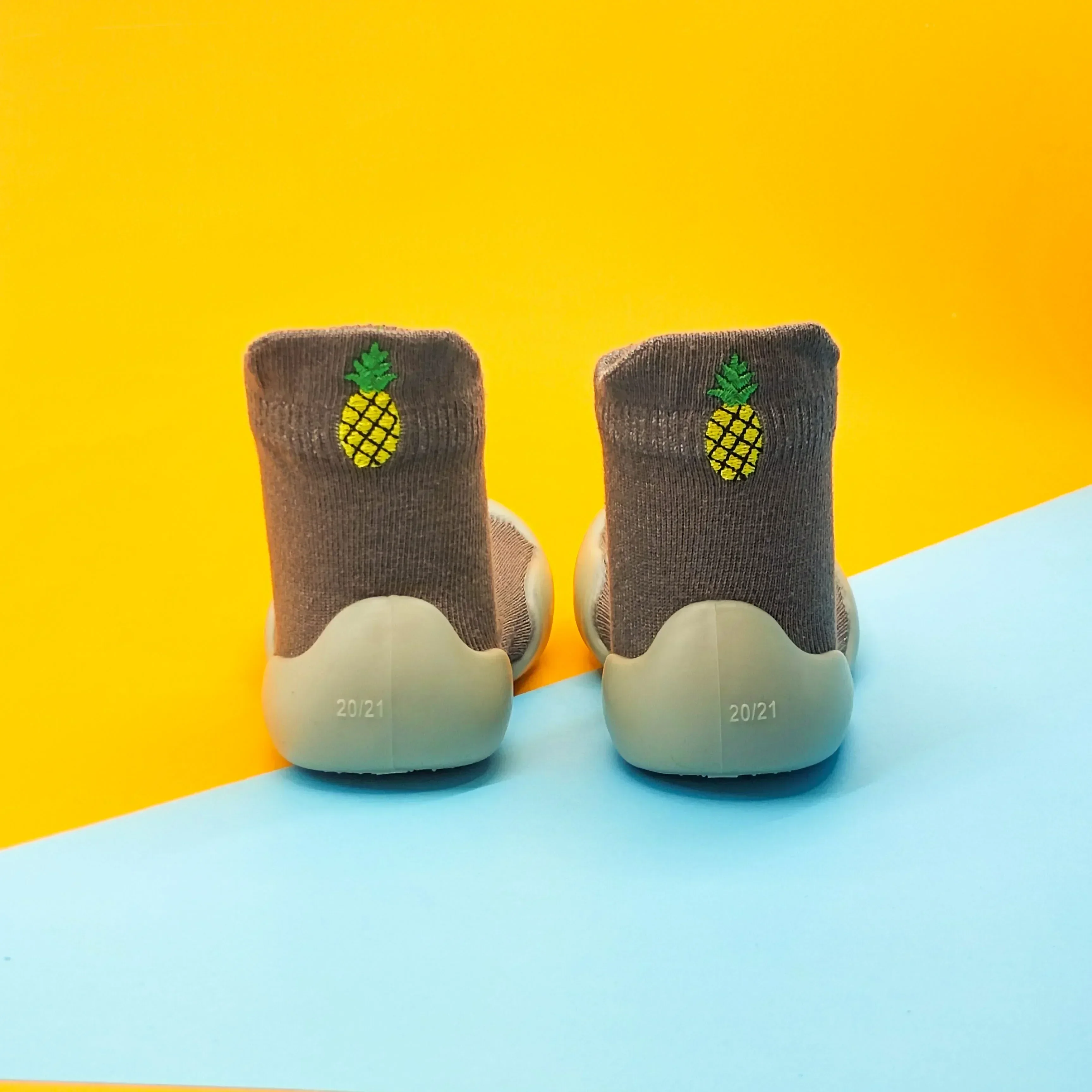 جوارب مضادة للسقوط، جوارب أرضية للأطفال، أحذية أطفال داخلية غير قابلة للانزلاق لحديثي الولادة، جزء سفلي ناعم ورائع