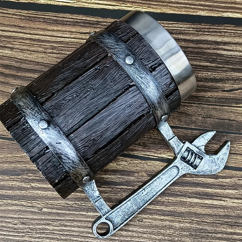 Simulated wooden barrel cup, double-layer design, insulated cup, portable, made of resin and stainless steel materials