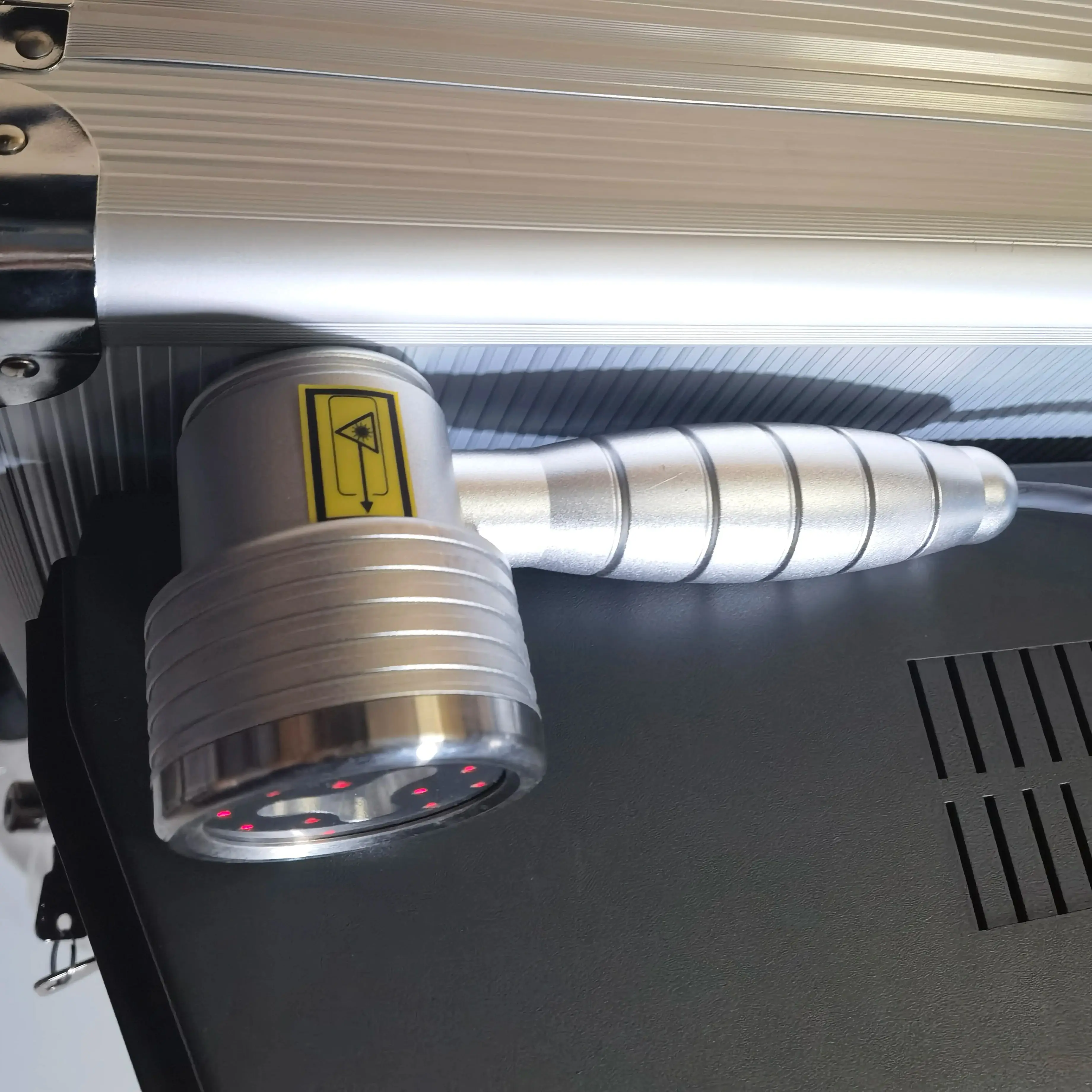 

Инфракрасное лазерное терапевтическое устройство медицинского класса HLKGO мощностью 5 Вт способствует роста и боль в тканей.