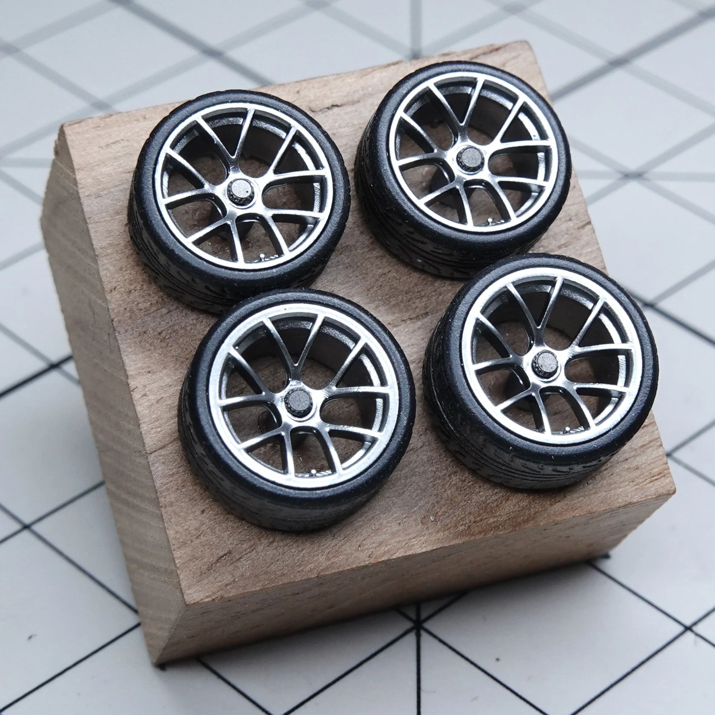 PuffStudio_1/64 Scale Wheel Hub 8.5/8.8mm Plug-in Hub Suitable for 1/64 Car Model Modification Accessories