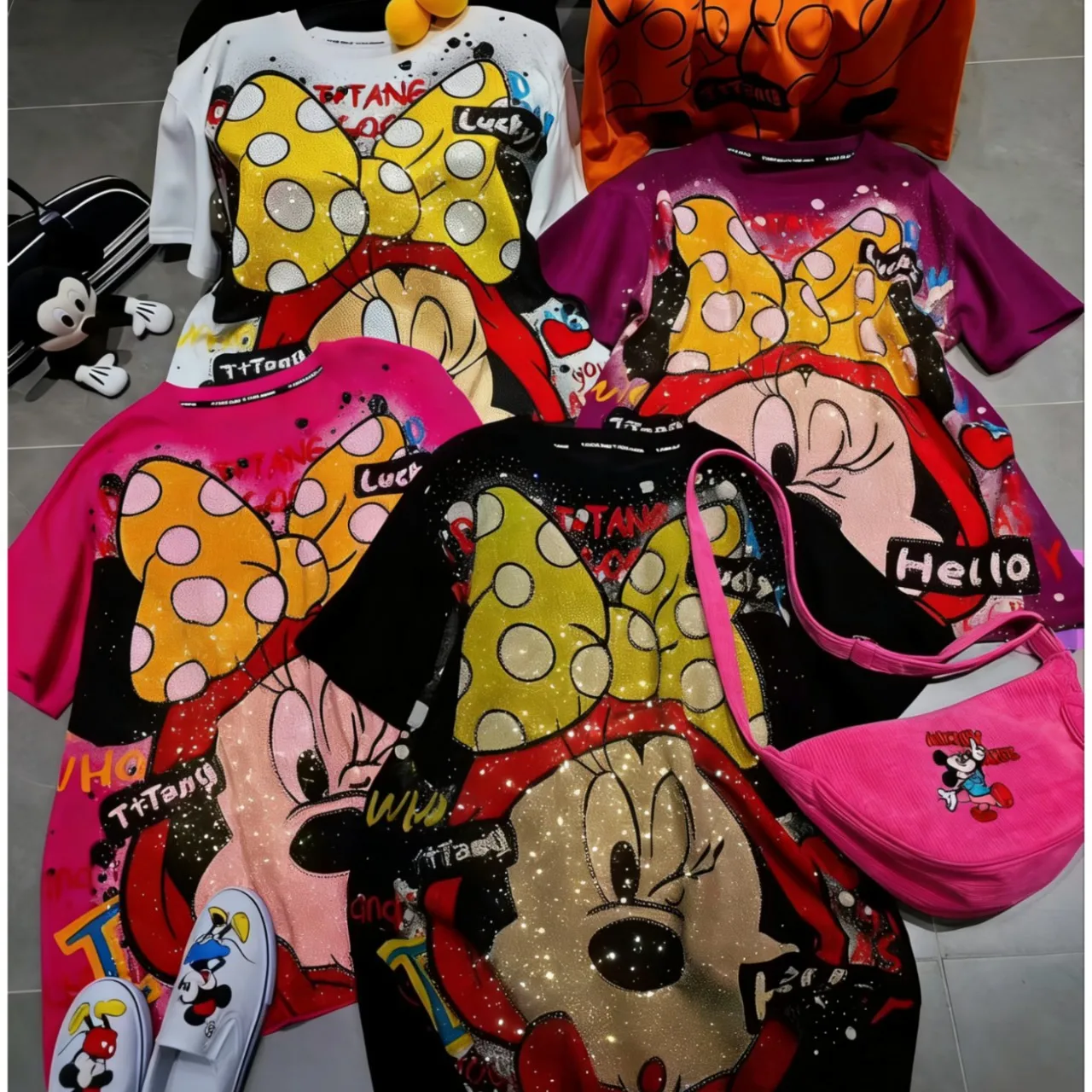 

Футболка больших размеров с коротким рукавом, высокое качество, весна-лето, с мультяшным принтом Микки Мауса, со стразами, повседневный топ для женщин