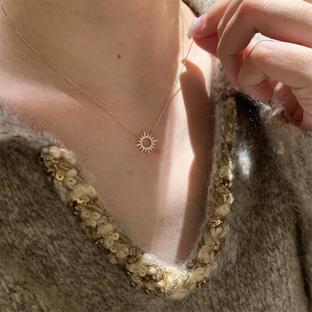 Leichte, luxuriöse Halskette mit Sonnen- und Sternmotiven für Damen, exquisite Schlüsselbeinkette für den täglichen Gebrauch, modischer Schmuck, Schmuckgeschenk. – Detail 3
