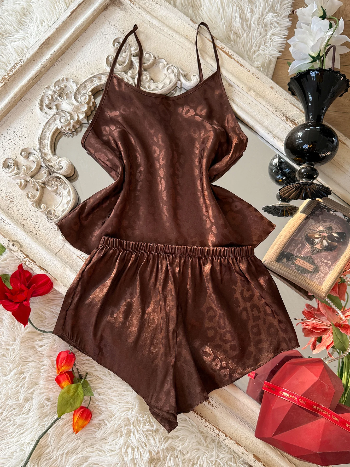 

Fashion Leopard Print Women Pajamas Set 2 Piece Elegant Sleepwear Round Neck Top Paired with Shorts for Home