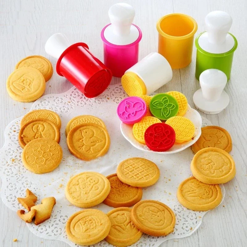 Cartoon Cookies Stamps Molds 6PCS/Lot Plunger Chocolate Fondant Cake Embosser Cutter Bakeware Kitchen DIY Cake Decorating Tools