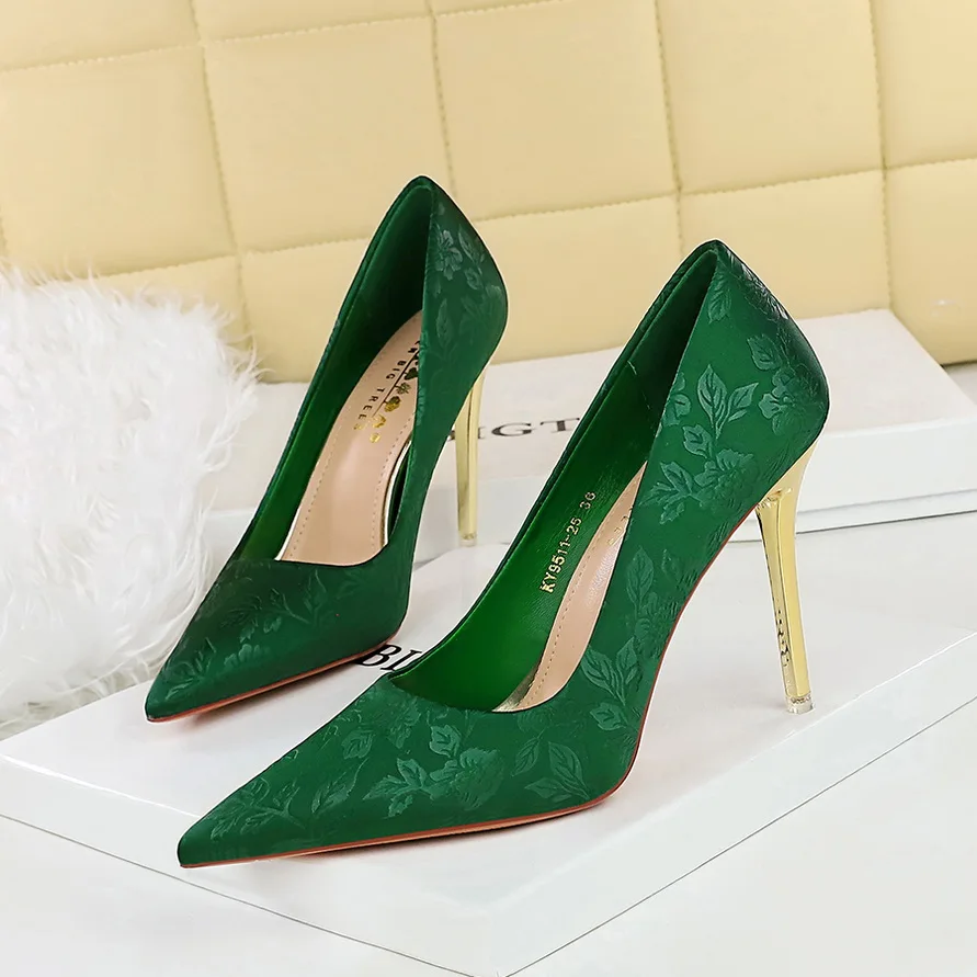 

BIGTREE Shoes New Design Flower Print Silks Satins Women Pumps Retro High Heels Women Shoes Stiletto 10.5 Cm Heels Plus Size 43