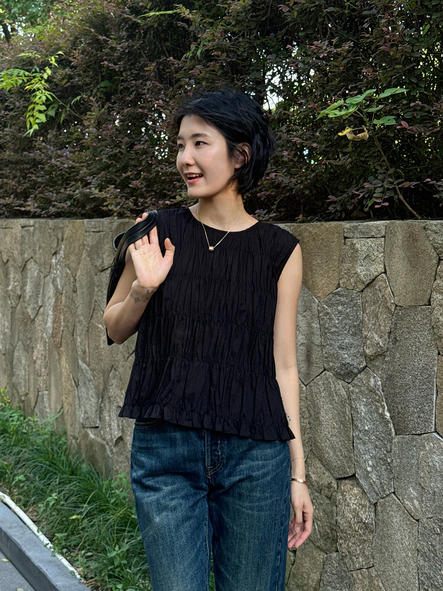 

Bla Pure Cotton Pleated Svel Vest Women's New 2026 Spring Summer Design Commute Faion Age Reduction Top