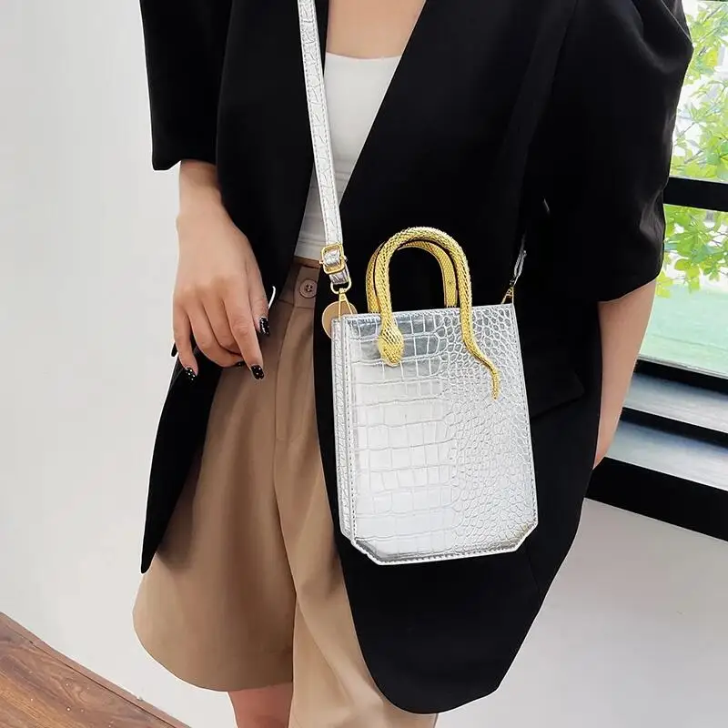 2025 Luxury Alligator Pattern Women's Handbag Brand Square Crossbody Shoulder Bag Fashion 3D Snake Handle Bucket Bag Evening Bag