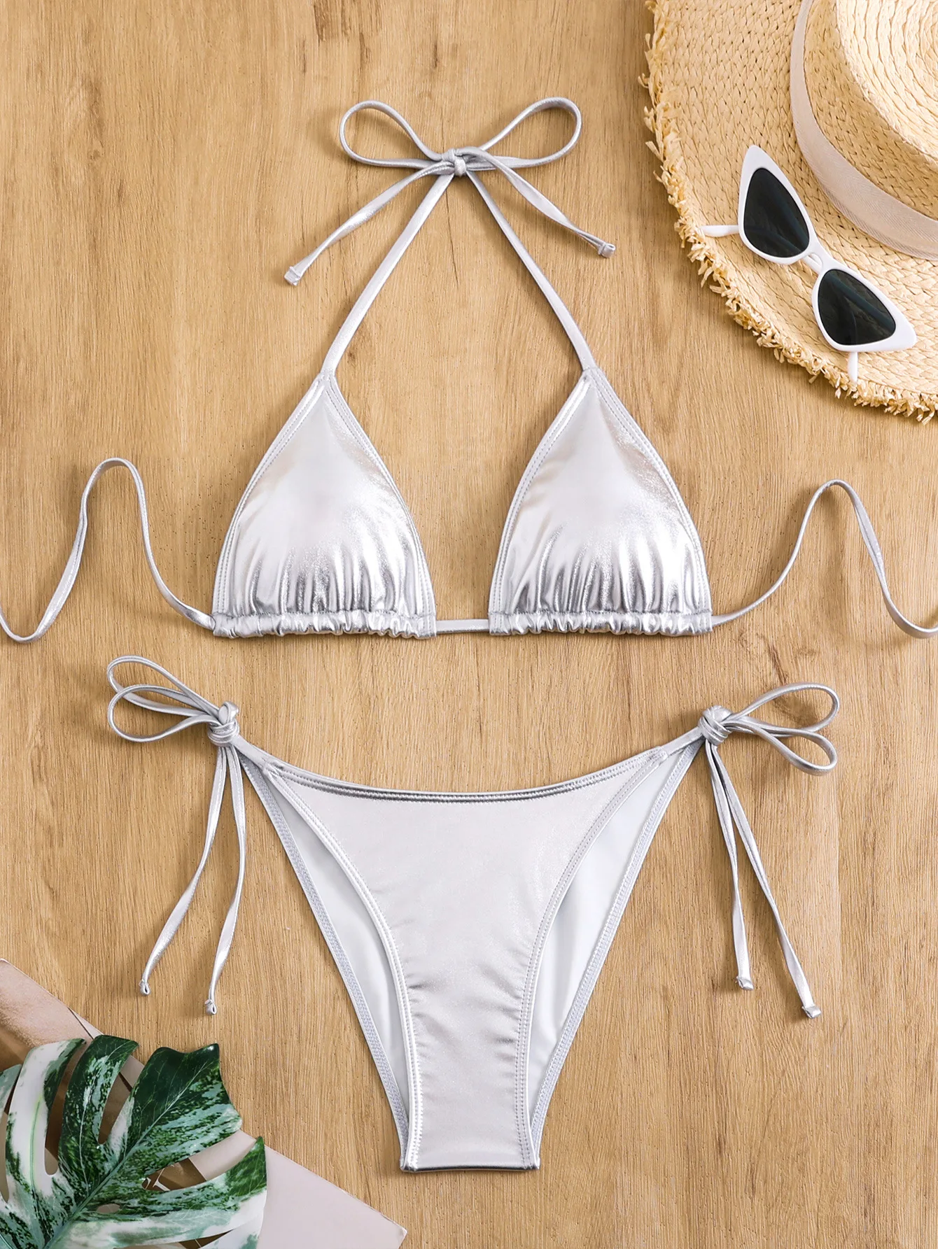 مثير لامعة الفضة مجموعة البكيني المرأة الصلبة رفع مايكرو ملابس السباحة البرازيلي شاطئ المايوه التعادل الجانب مثلث ملابس السباحة زي