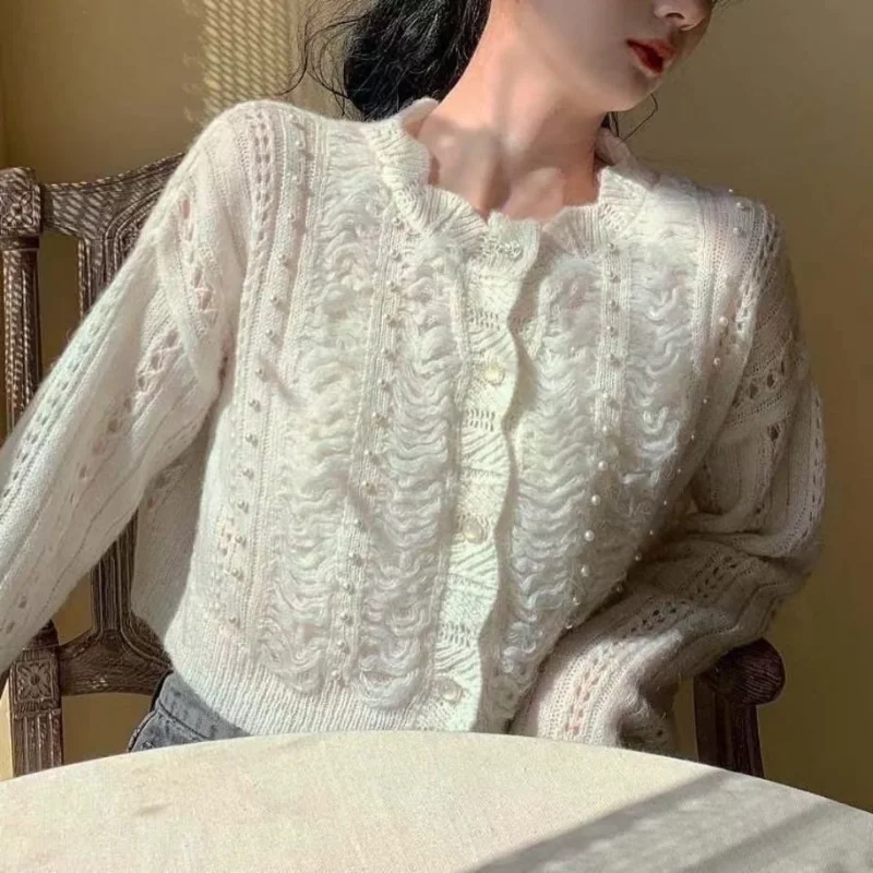 

Весенне-осенний новый универсальный полый вязаный свитер, кардиган, куртка, модный короткий стильный внешний кардиган с ногтями и бисером для женщин