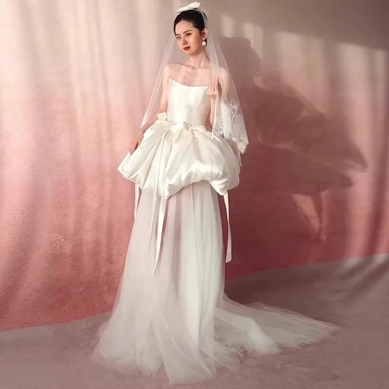 

Новое женское белое вечернее платье 2026 года на бретельках, модное и стройнящее, с эффектом утонченной талии, короткое, для ухода за кожей