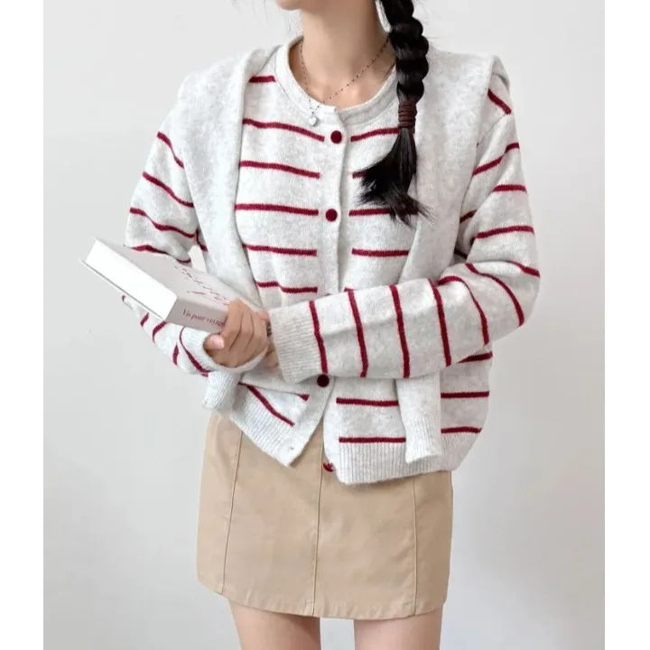 Damski sweter dziergany, elegancki, jesienno-zimowy, nowy, w paski, długi rękaw, okrągły dekolt, zapinany na jeden guzik, rozpinany kardigan, odkryte ramiona...