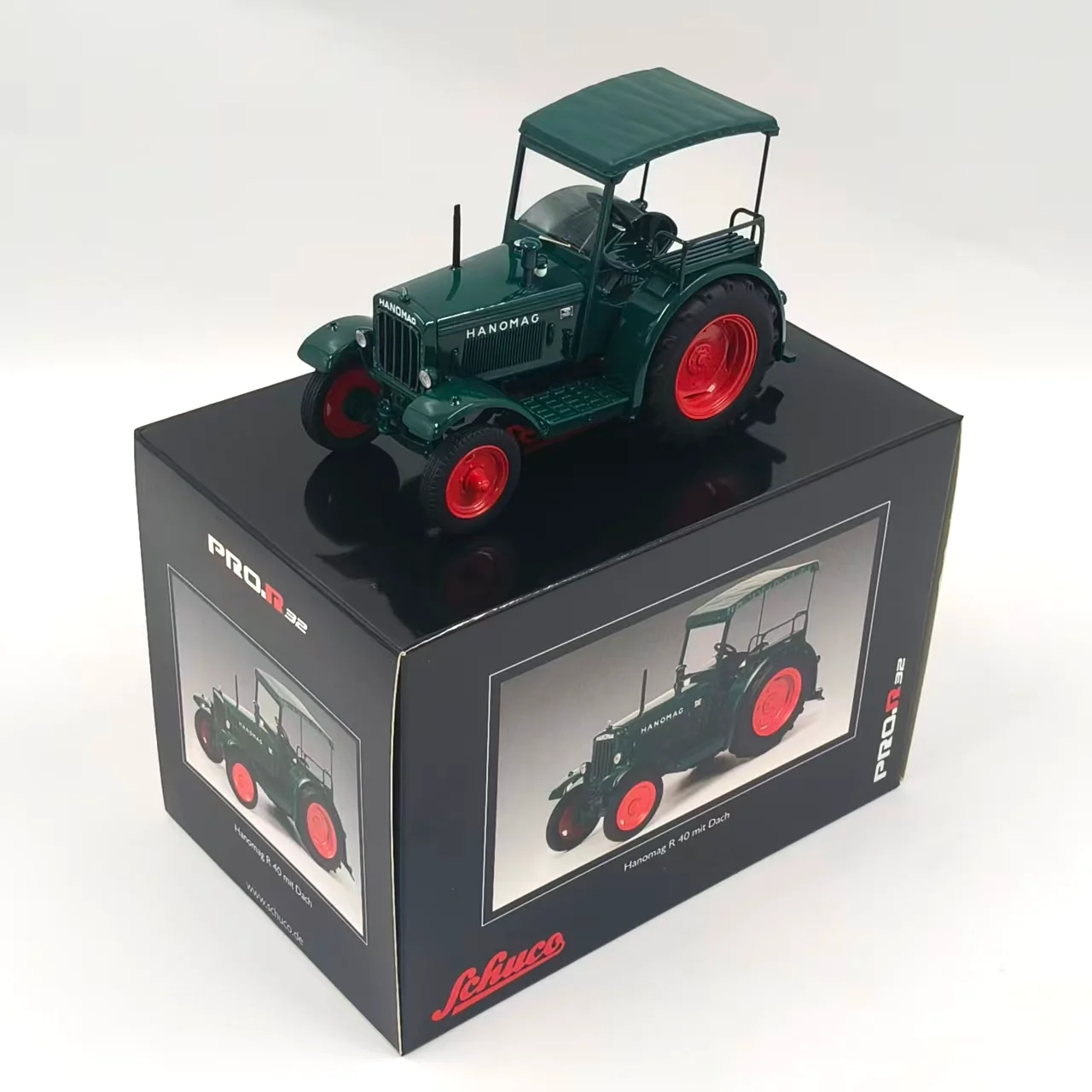SCHUCO Modelo de tractor de resina sin bulldog Hanomag R 40 escala 1:32