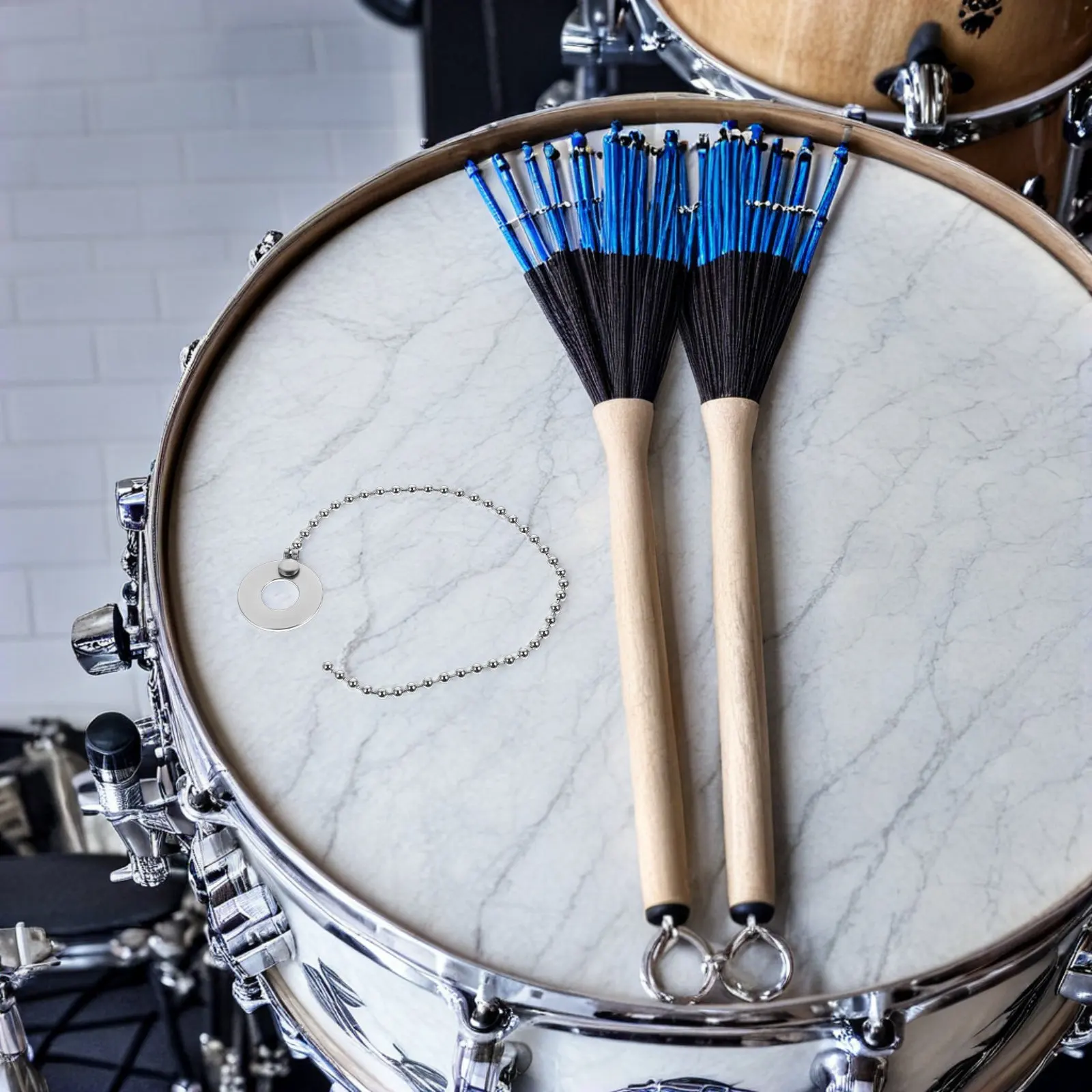 

2 шт. аксессуаров для барабанной установки: цепочка-гремушка для джазовых тарелок, удлинитель из металлического сплава для тарелок райд, барабанная фурнитура