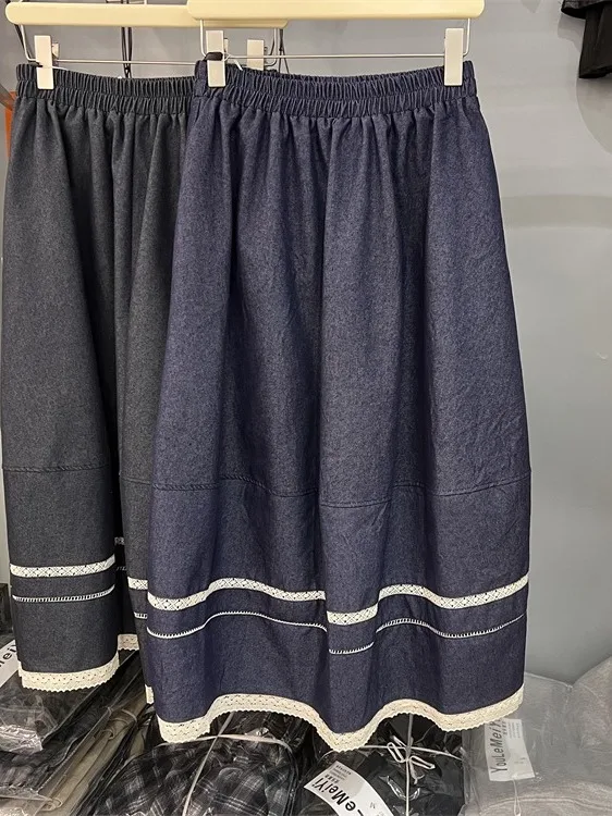 กระโปรงยีนส์ทรงเอไลน์แต่งขอบลูกไม้แฟชั่น คอลเลคชั่นฤดูใบไม้ร่วง เสื้อผ้าผู้หญิงไซส์ใหญ่ เอวยืดหยุ่น ใส่ได้หลากหลาย