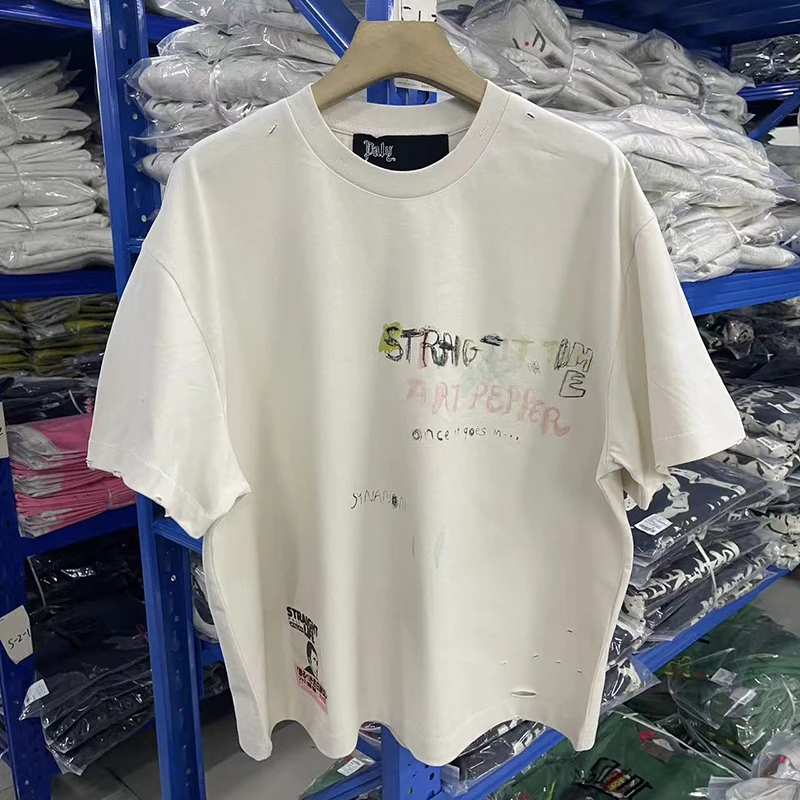 Camiseta Retro de Manga Corta American Play Hollywood SS26 con Acabado Desgastado y Letras con Graffiti, Estilo Casual