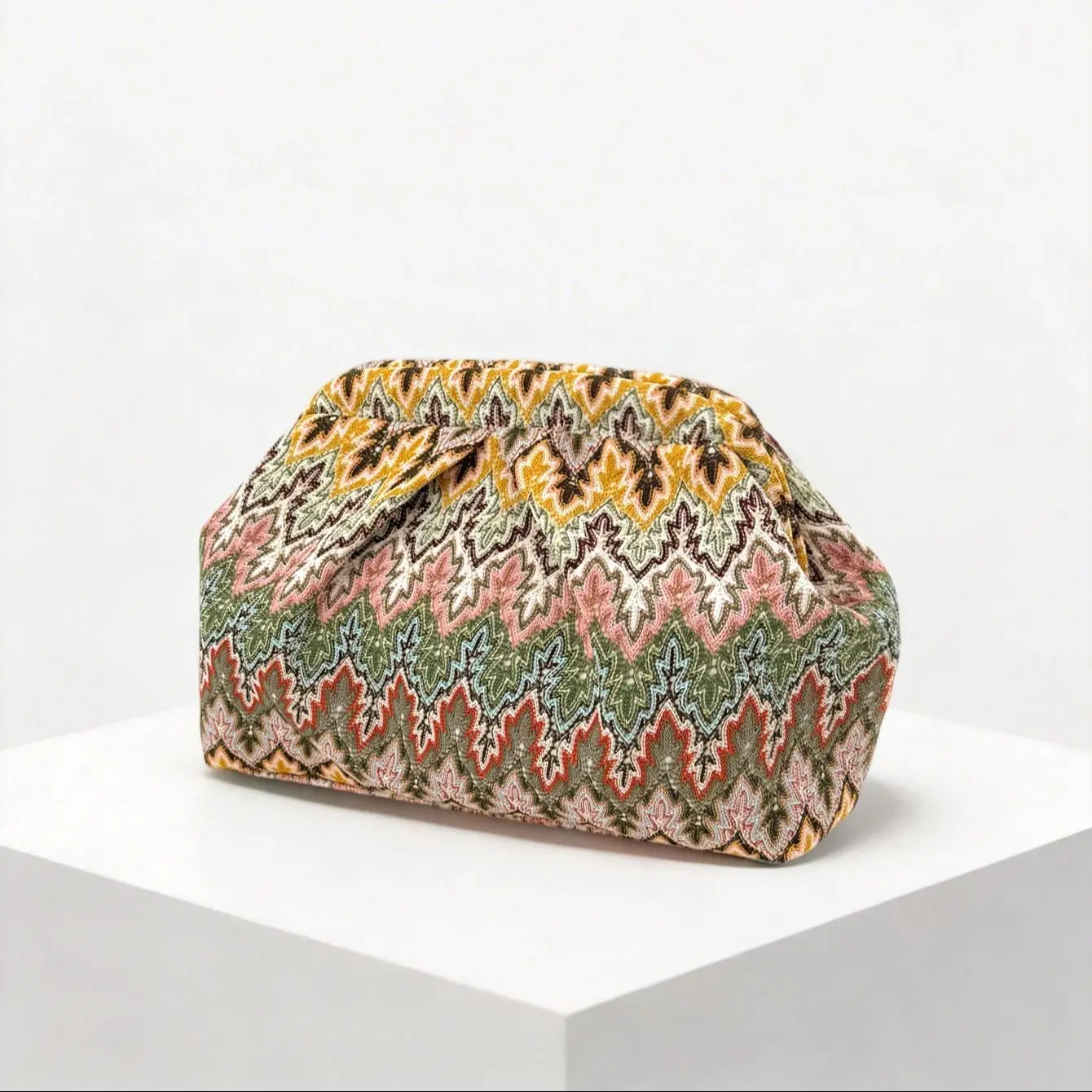 Vintage Ethnic Style Knitted Jacquard Clutch Bag for Women, European and American Bohemian Color-Blocking Pleated Cloud Dumpling Bag, Niche Design Large Capacity Portable Makeup Storage Bag, Suitable for Commuting, Evening Events, Dating, and Travel