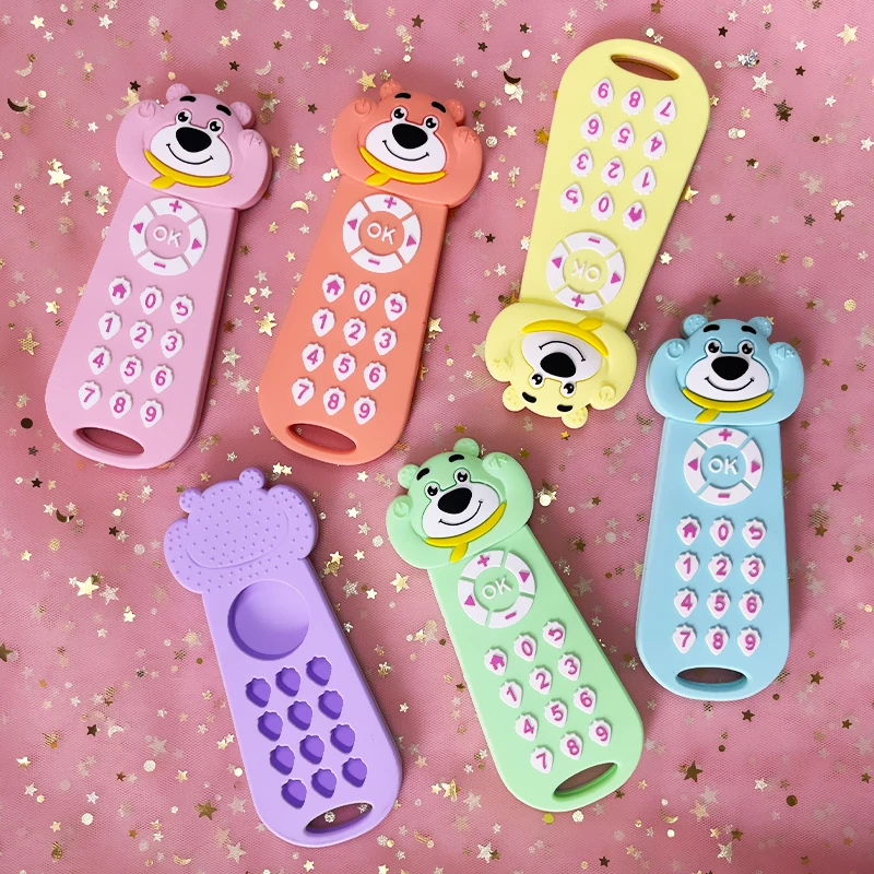 

Успокаивающая игрушка-прорезыватель для младенцев: милый мишка-клубничка с дизайном пульта ДУ, стимулирует захват, пищевой силикон