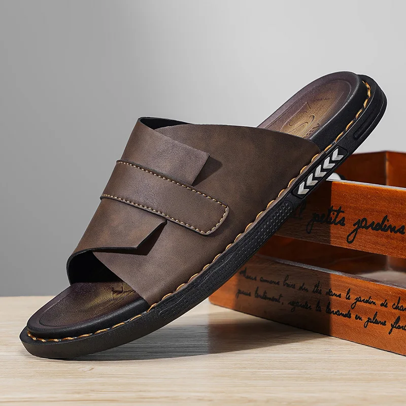 2026 Summer Classic Leather Men's Slippers Plus Size Lightweight Breathable Sandals Outdoor Fashion Soft Bottom Flip Slippers