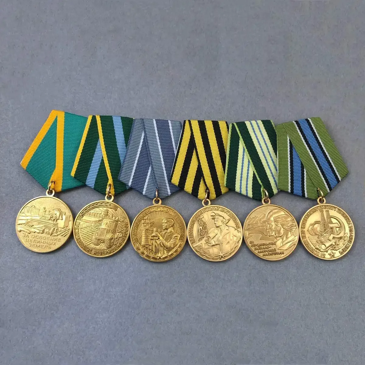 وسام وسام الاتحاد السوفياتي وسام السكك الحديدية استراحة حقول النفط والغاز شارة المعادن الجنوبية هدية معدنية