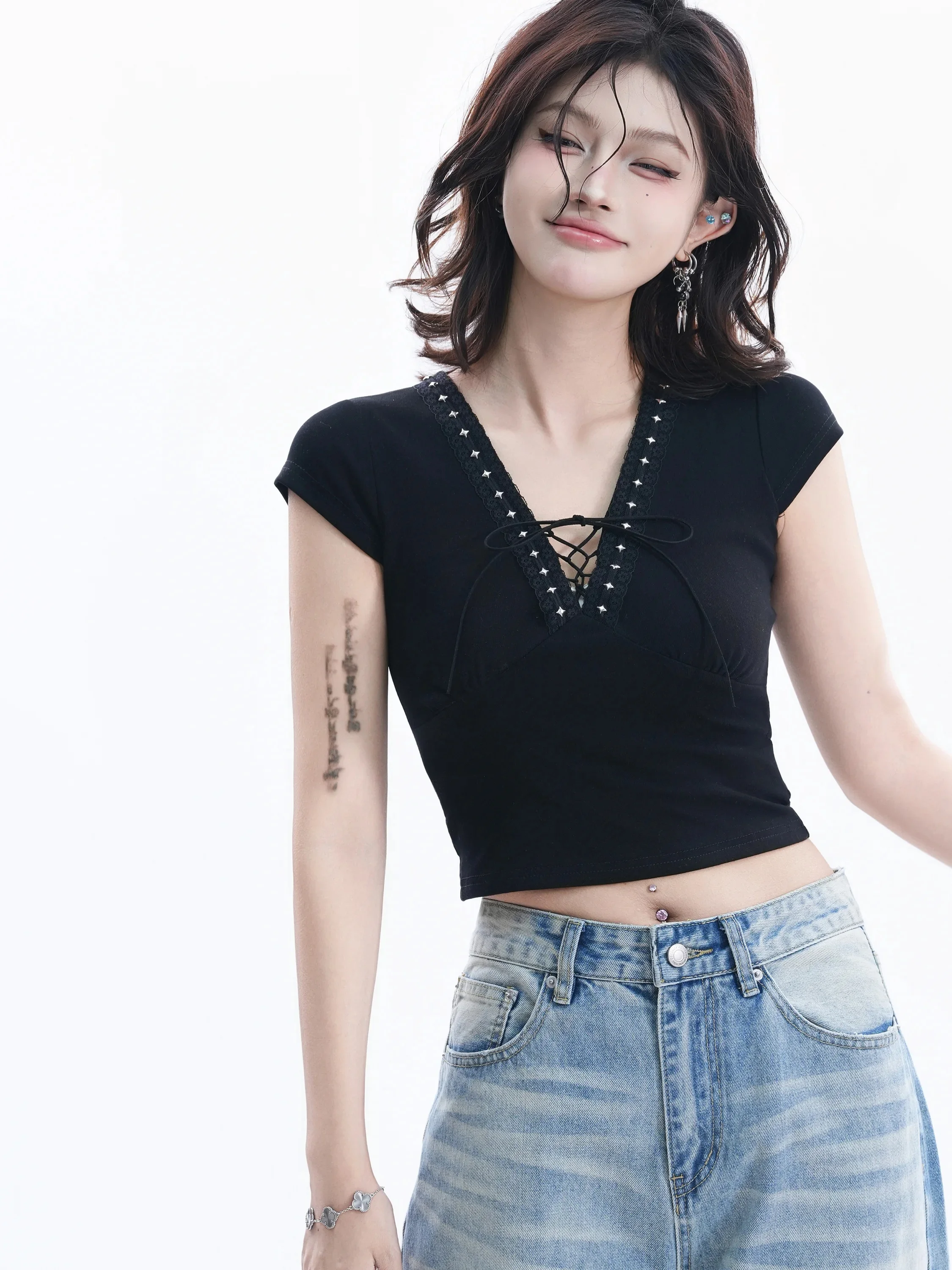 American Style Slim Fit T-Shirt Women Summer Short Sleeve V-Neck Lace Buckle High Street Style Cotton Polyester Blend Top