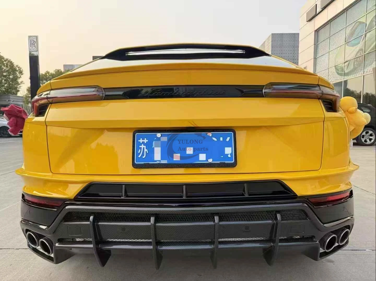 

For Lamborghini URUS S Upgrade Top Style Dry Carbon Fiber Rear Diffuser Rear Lip Body Kit