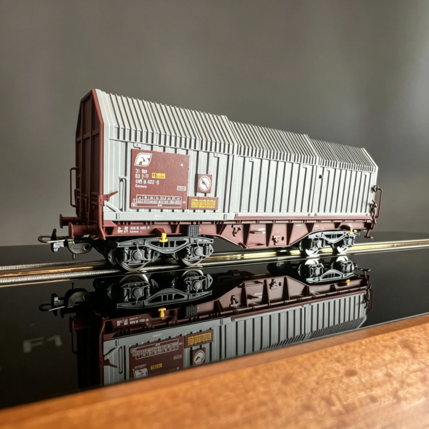 PIKO HO 1/87 Model Train Telescopic Hood Wagon DC Multiple Options 1 or 2 Cars Suitable for Model Railway Layouts and Dioramas