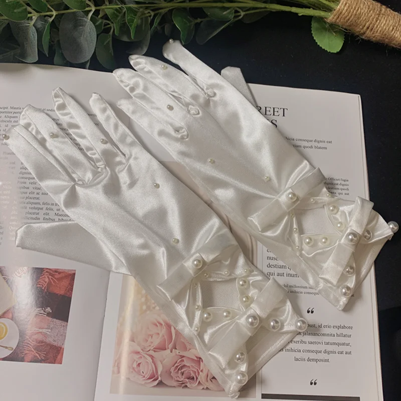 Women's Elegant Pearl Beaded White Satin Glove Female Spring Summer Vintage Sunscreen Driving Photograph Party Glove R1712