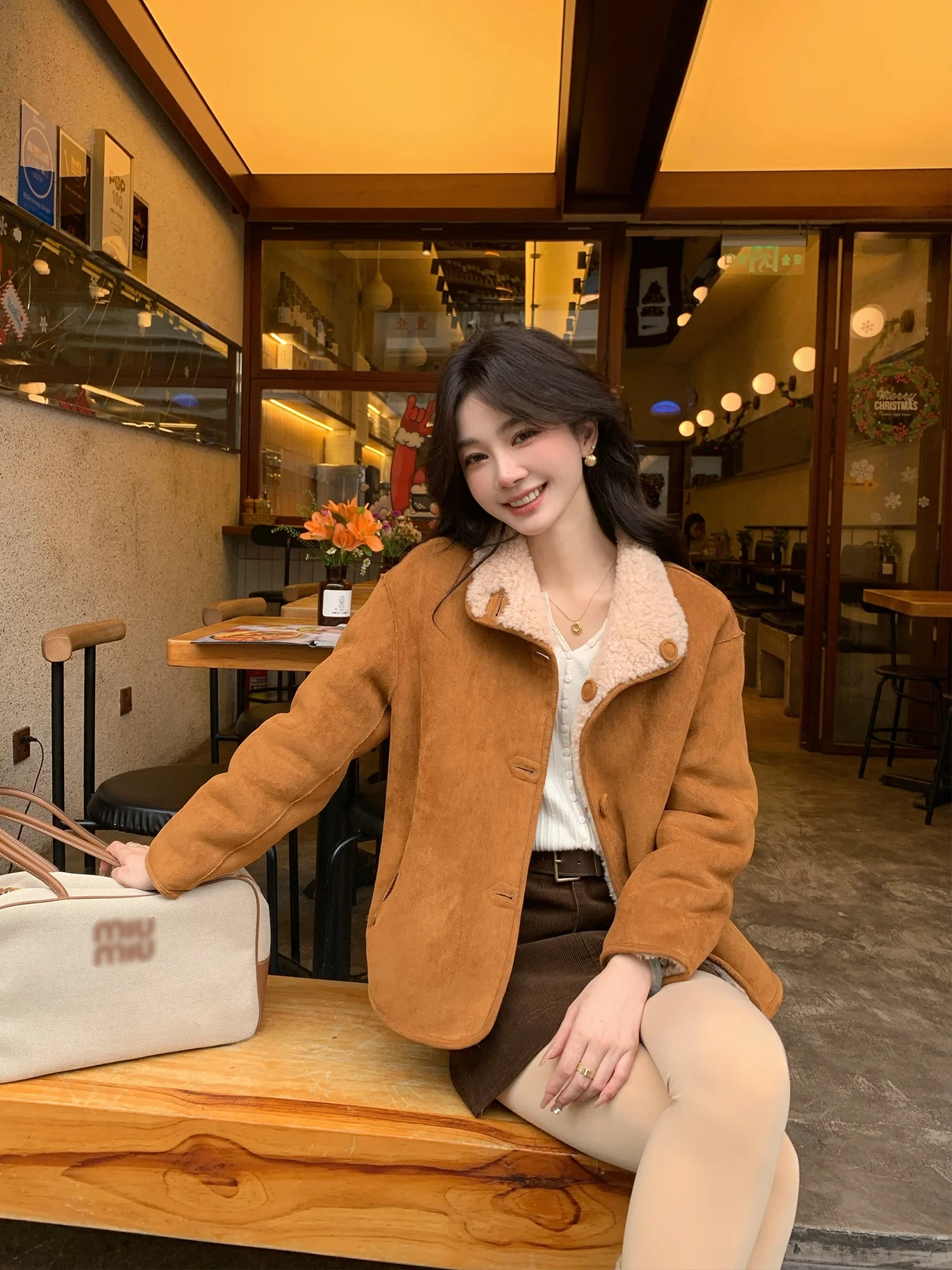 Nowoczesny płaszcz damski z drugiej generacji, wykonany ze skóry ekologicznej z dodatkiem futra jagnięcego, ciepły zimowy płaszcz w jednolitym kolorze, młodzieżowy, na co dzień, do noszenia na zewnątrz.