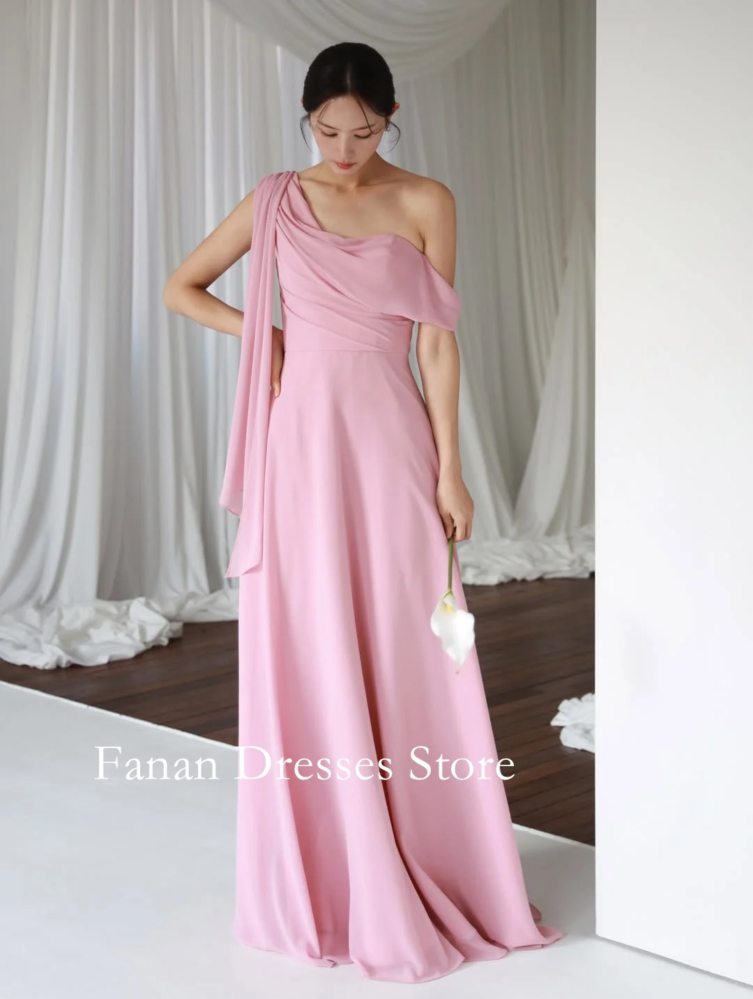 Sukienka maxi FANAN na jedno ramię, szyfonowa, różowa, sukienki wieczorowe, marszczone suknie ślubne damskie, suknie na imprezy, suknie na studniówki, szyte na miarę