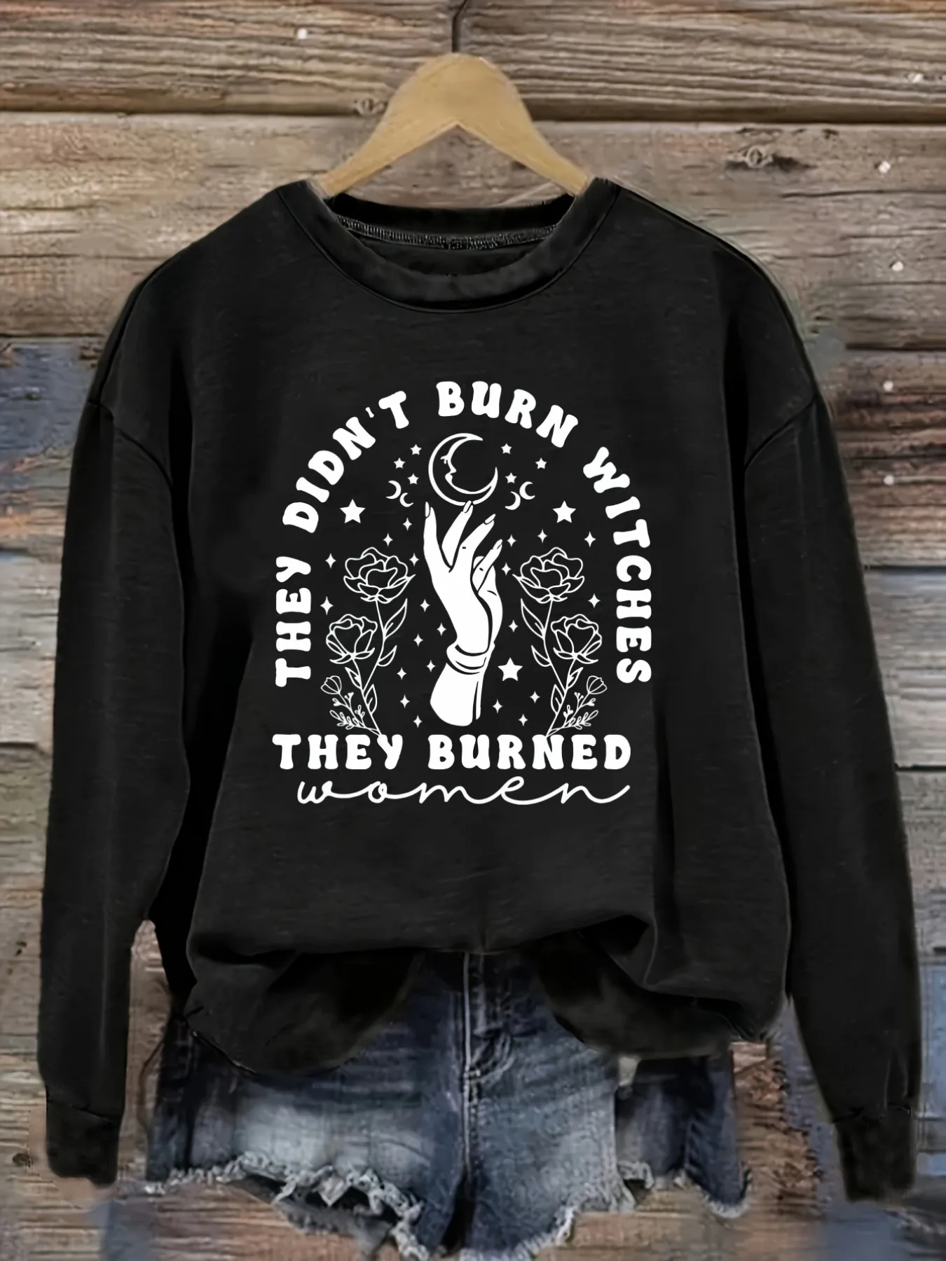 Women's Casual Long Sleeve Crew Neck T-Shirt They Didn't Burn Witches Design, Round Neck Women's Clothing, Machine Washable, Slightly Elastic, Loose Fit, Spring Autumn Winter Women's T-Shirt, Halloween Costume Outfit