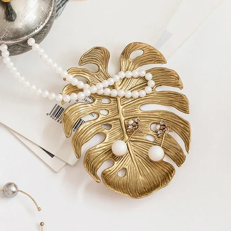 

Nordic luxury desktop decoration metal crafts Gift golden leaf jewelry storage tray home decoration ornaments Wedding Furnishing