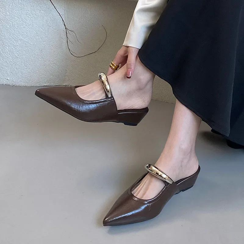 2025 femmes mode métal dames babouches chaussures femme diapositives bout pointu talon bas Mules chaussures babouches chaussures