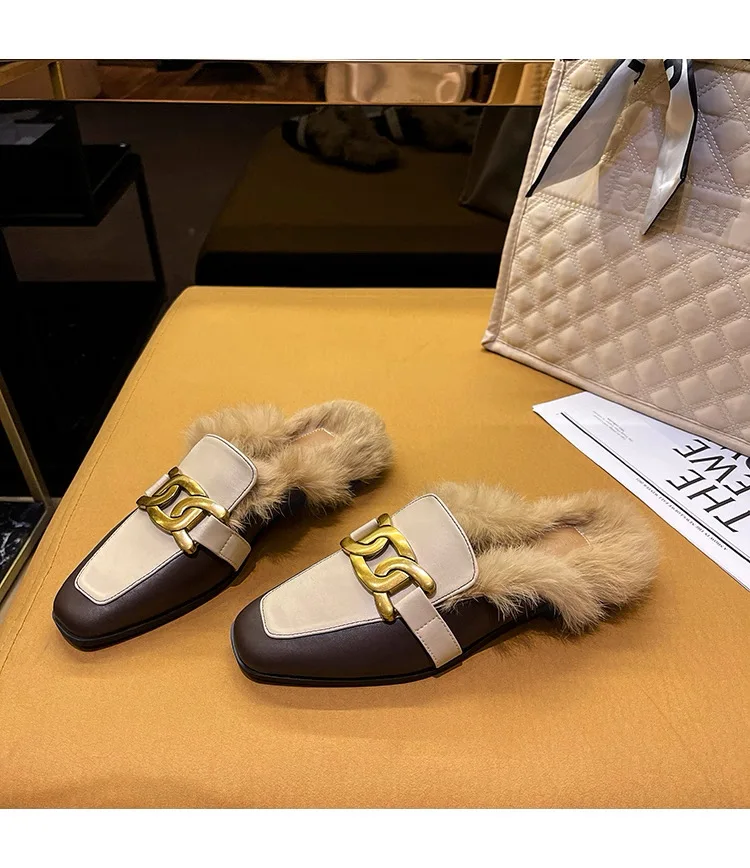

Новые осенне-зимние женские пушистые тапочки-мюли на плоской подошве с квадратным носком и металлической пряжкой, универсальные теплые стильные тапочки без шнуровки с полузакрытием.