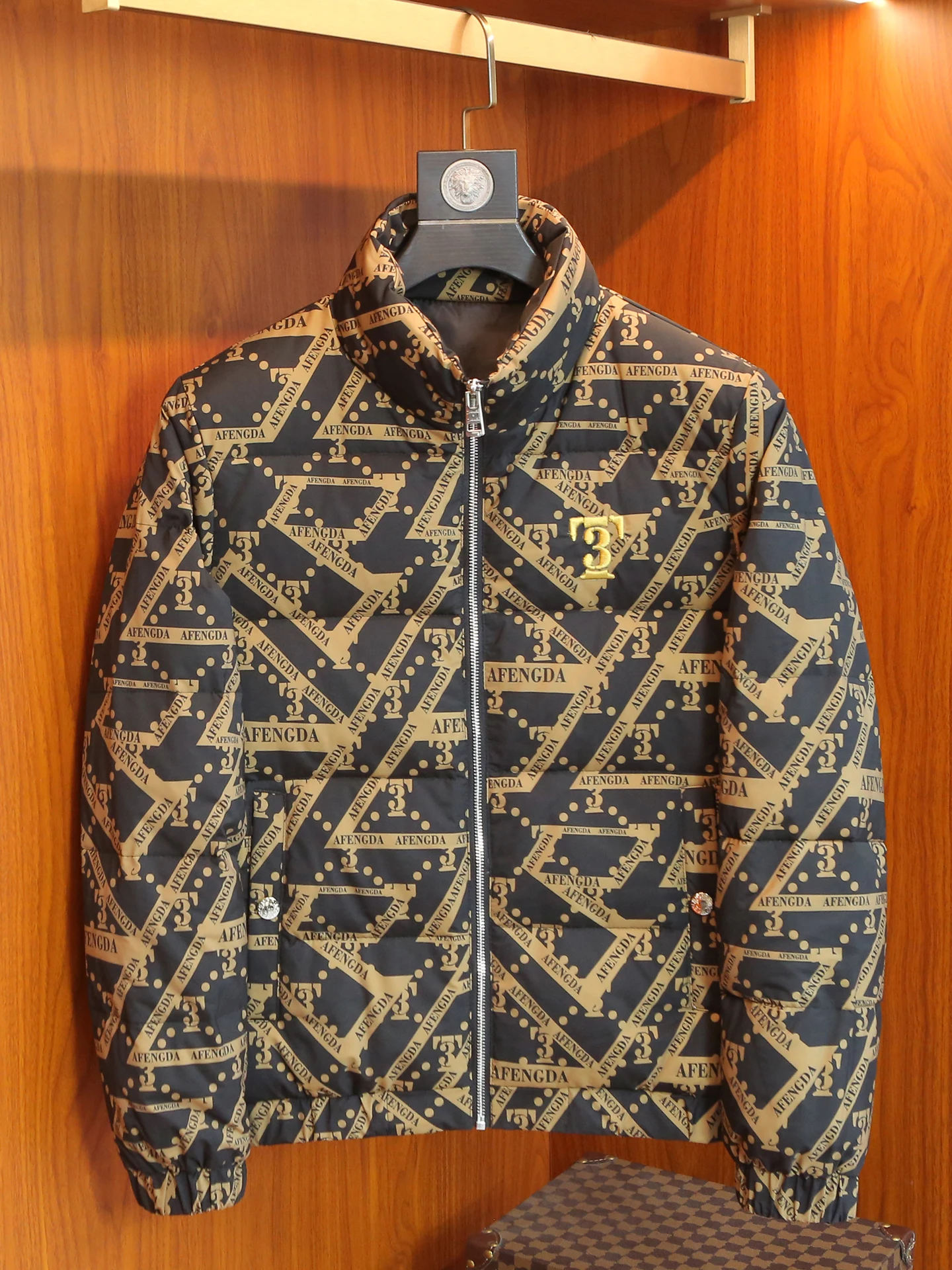 

Мужская зимняя куртка с воротником-стойкой, новая модная приталенная повседневная белая пуховая куртка из полиэфирного волокна, современная стильная модель на молнии