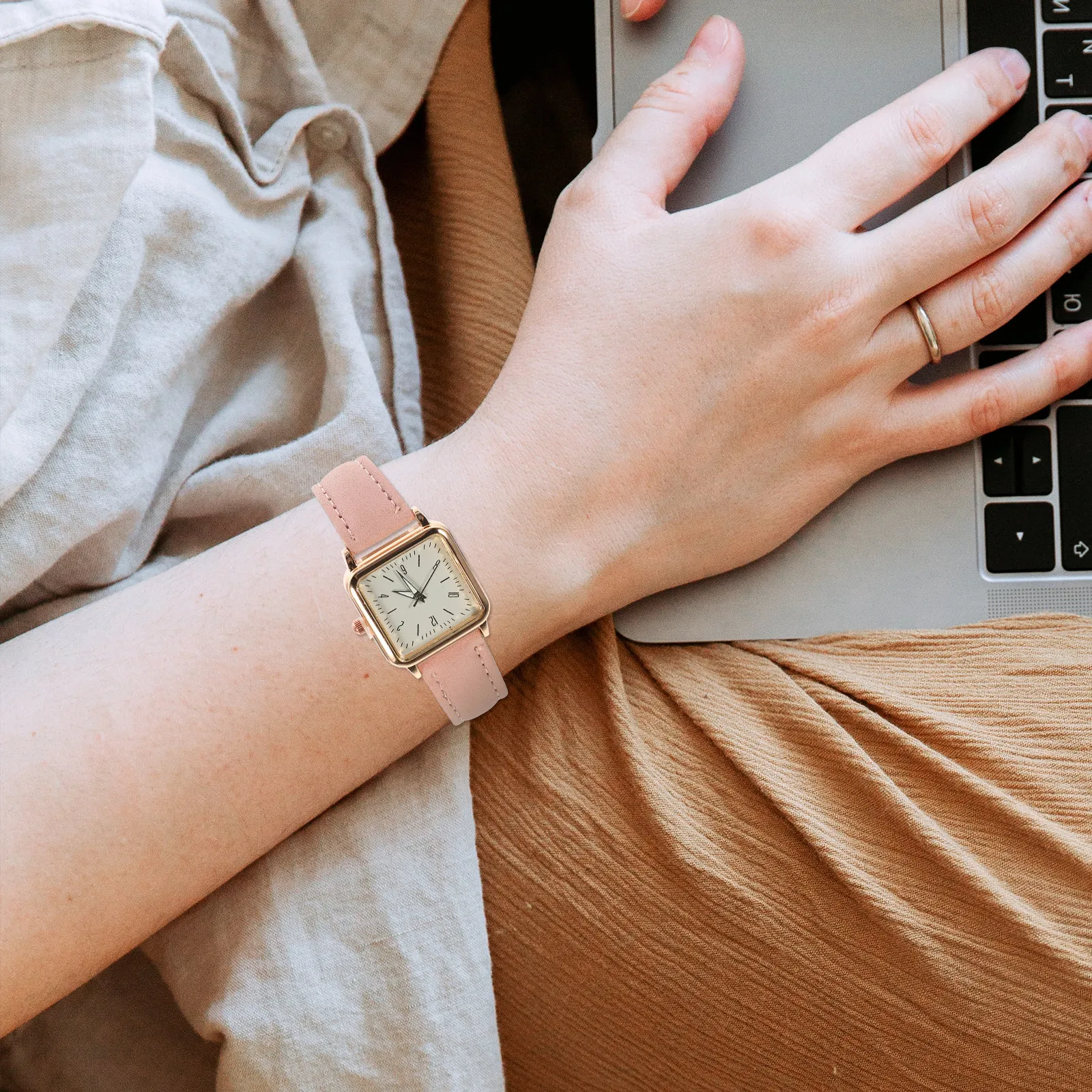 Women Night Luminous Quartz Watch Comfortable Breathable Strap Adjustable Casual Fashionable Wristwatch Accurate Timekeeping