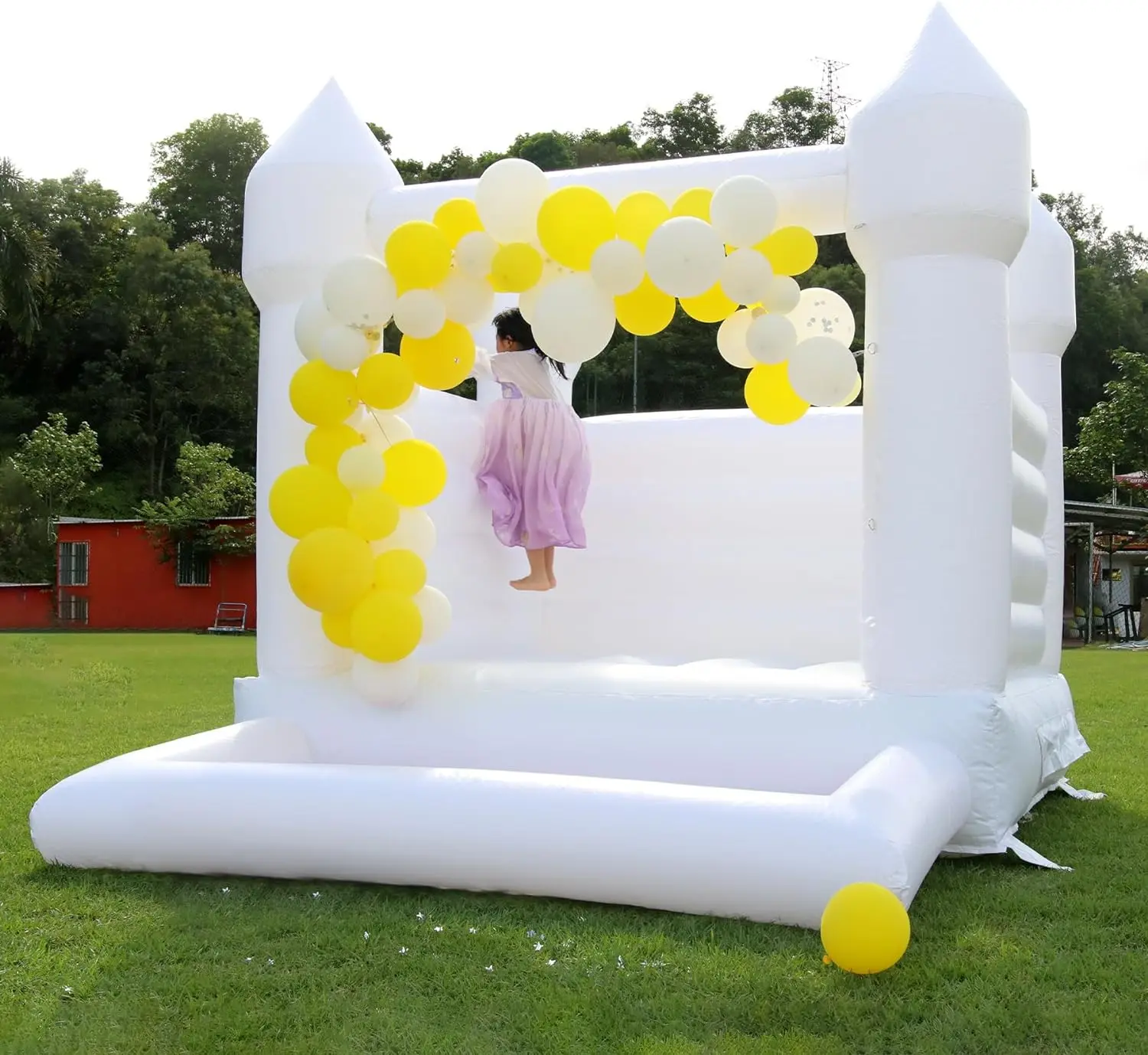Duurzaam opblaasbaar wit springkasteel met ballenbak jumper springkasteel commerciële bruiloft uitsmijter voor kinderen