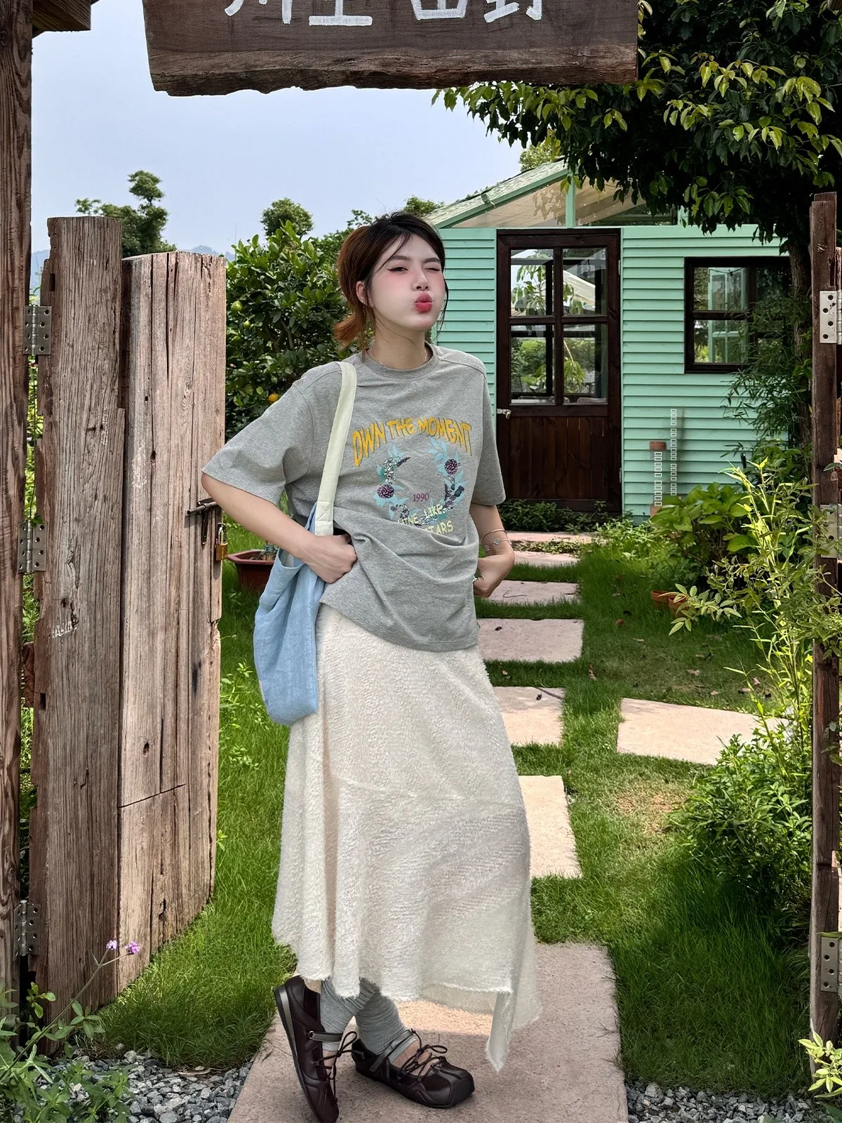 

Romantic Hand-Dn Cherry Blossom Ring T-irt with Feathers SOU around Women's Casual Cotton Blend Summer Top