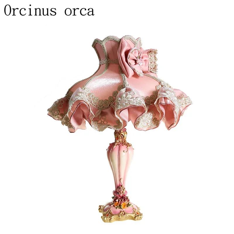 European Garden cloth lace table lamp Princess room  girls bedroom bedside lamp Korean pink carved resin decorative table lamp