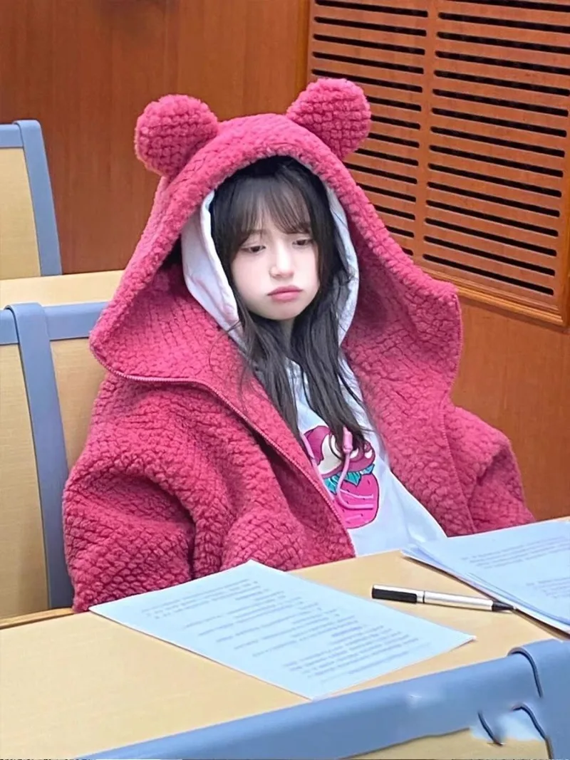 AnimePeripherals 디즈니 만화 귀여운 Lotso 자수 재킷 새로운 여성용 짧은 두꺼운 따뜻하고 편안한 재킷 모피 코트