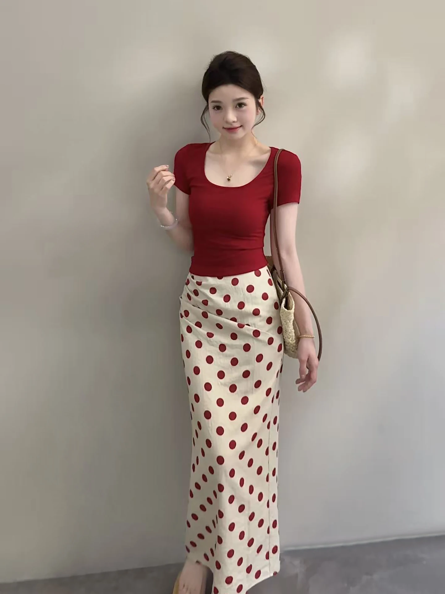 

Summer New Retro Hong Kong Wave Dot Short Sleeve Top And Casual Skirt Set Women's Fashion Ensemble Short Sleeve DT2039