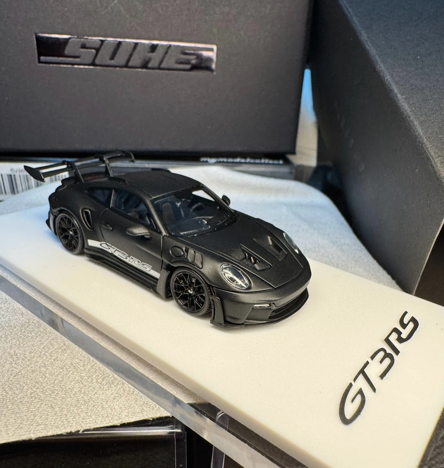 

SUHE 1:64 911 GT3 RS matte black limited resin model