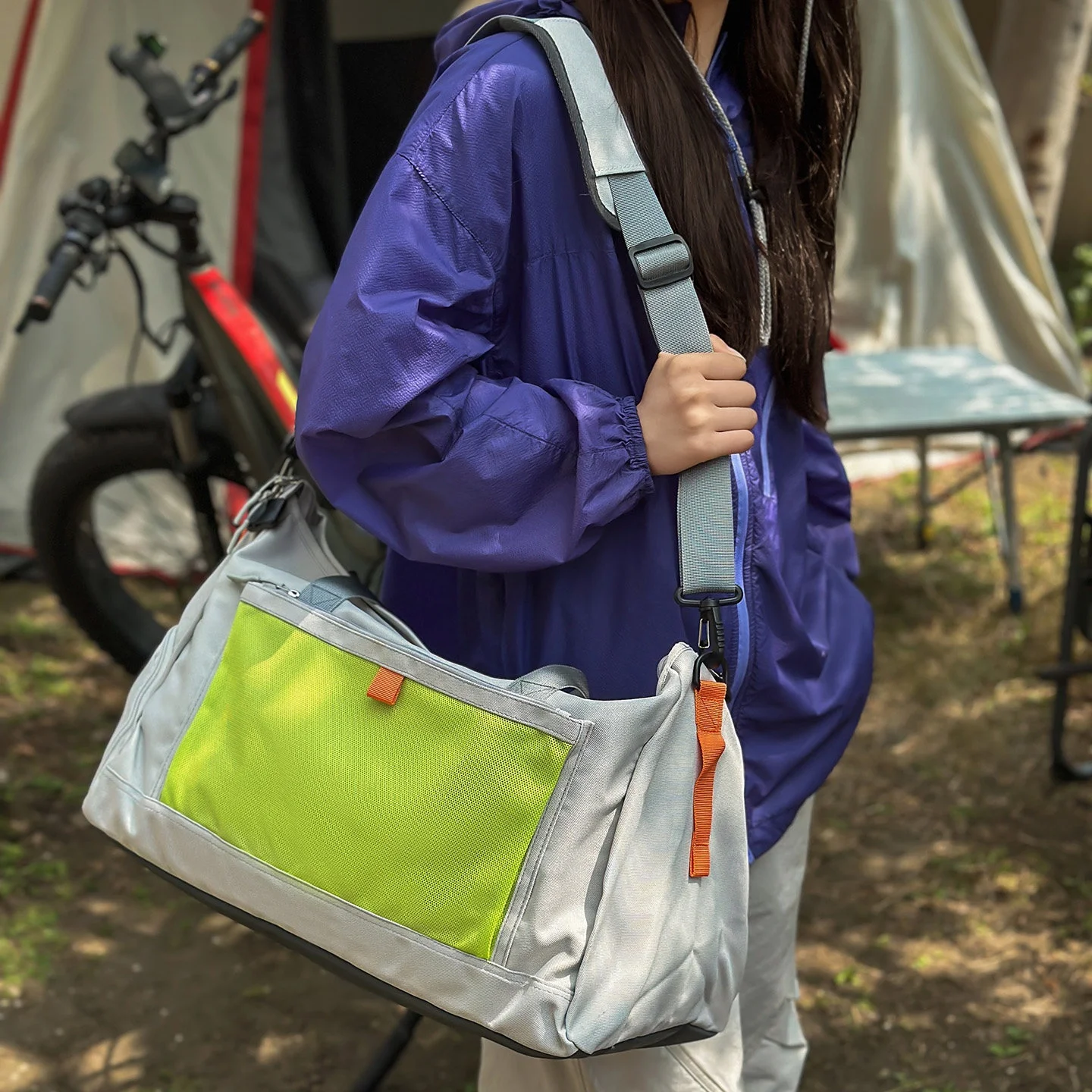 borsa-sportiva-a-contrasto-di-colore-grande-capacita-a-tracolla-o-a-mano-per-brevi-viaggi-per-uomini-e-donne-in-nylon-casual