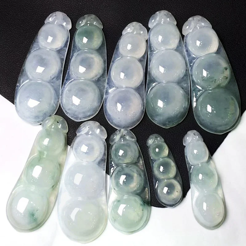 

Natural a-Level Sauteed Green Ice Glutinous Beans Jade Pendant