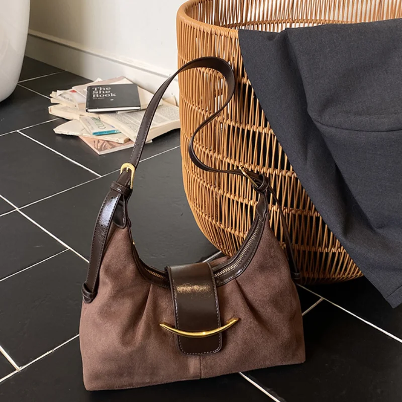 

Vintage Suede Underarm Bag Women Stylish Shoulder Dumpling Bag Versatile Daily Commut Zipper Purse With Gold Hardware Decoration