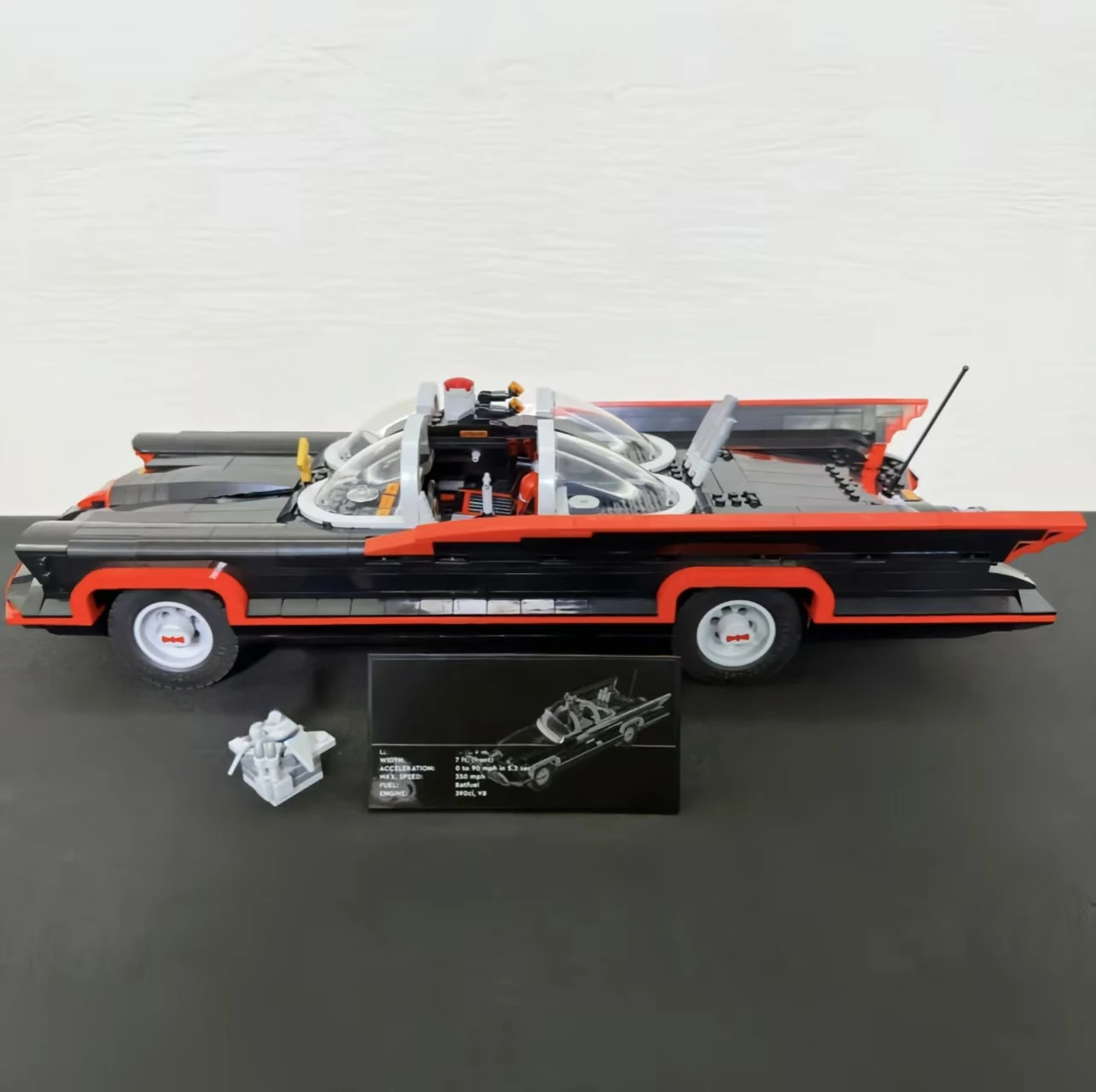 2026 Hot Toys 1822pcs Classic TV Heroes Series Super Bat Batmobile Supercar Model Building Block Toy Birthday Ornament Gifts - view 3